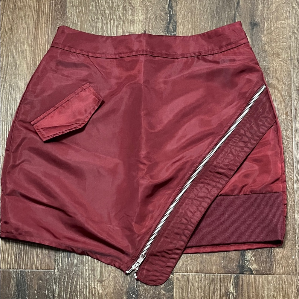 Le Lis Burgundy Skirt with Zipper Accent NWT small